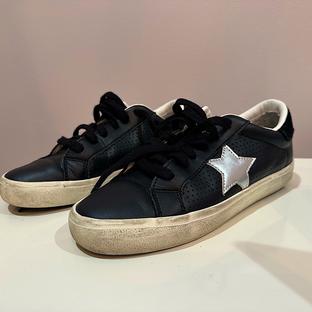 Vintage Havana Low Top Sneakers (US 7.5)